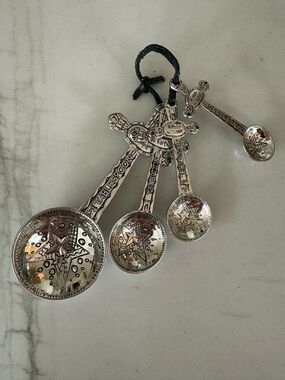 Decorative Star Engraved Measuring Spoon Set - Silver Tone